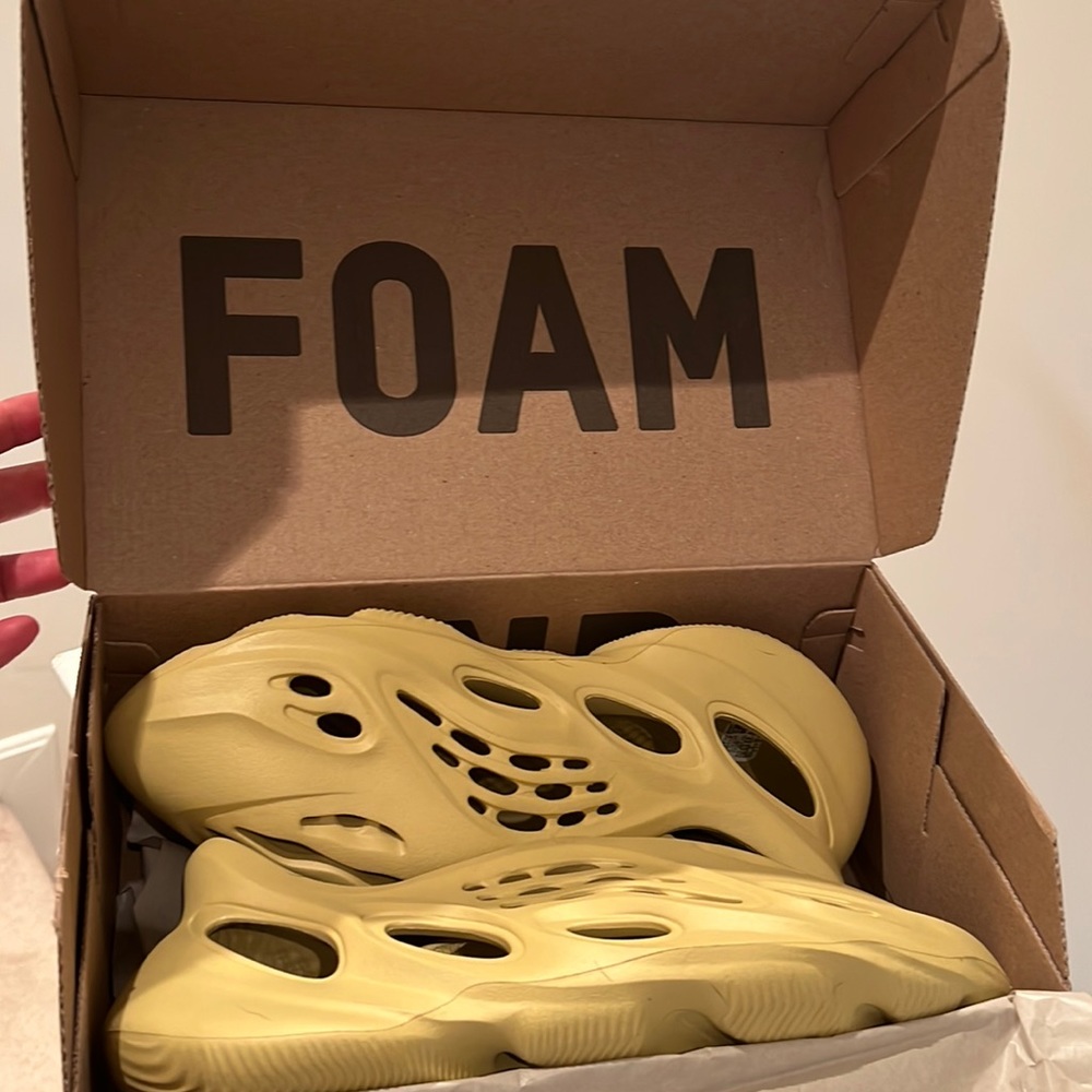 Yeezy Foam Runner - sulfur